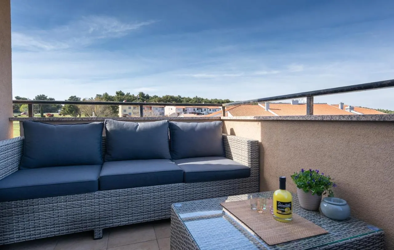 Penthouse Gea Apartment Premantura