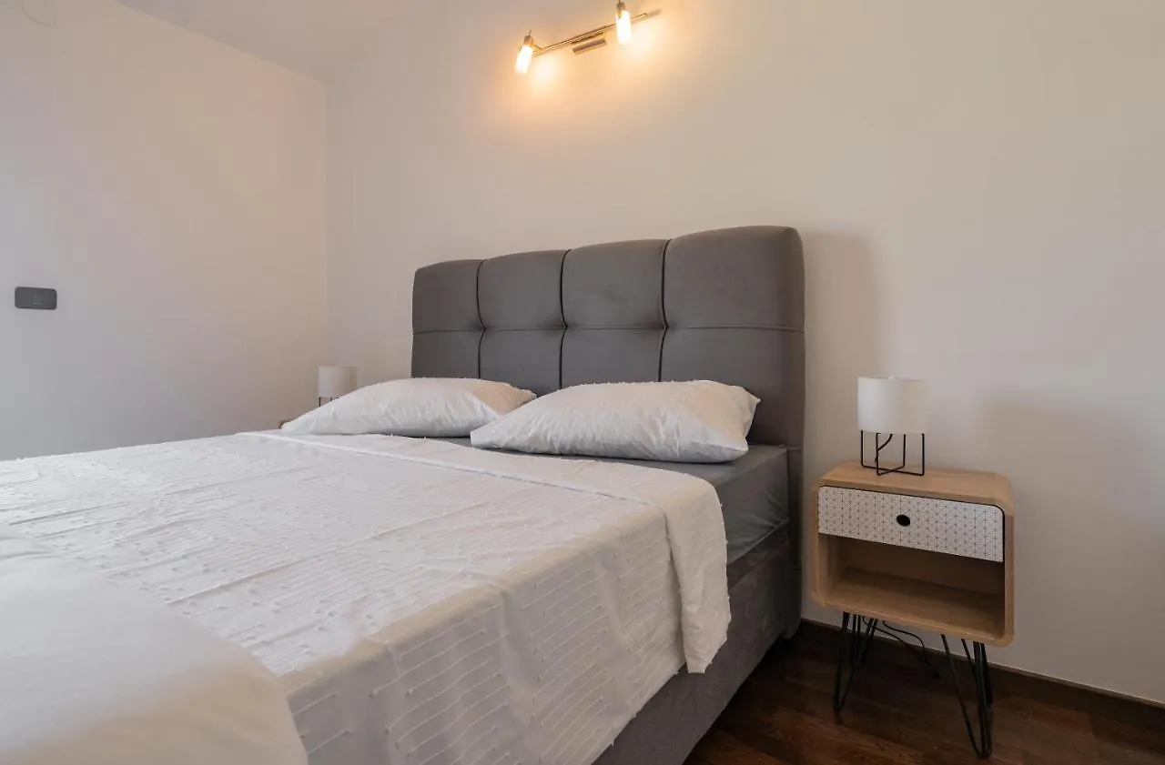 Penthouse Gea Apartment Premantura