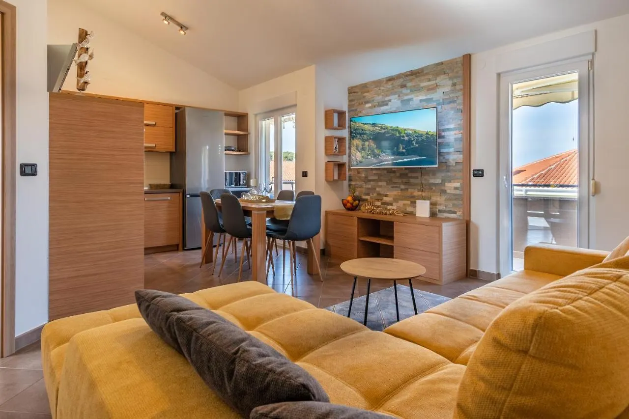 Penthouse Gea Apartment Premantura