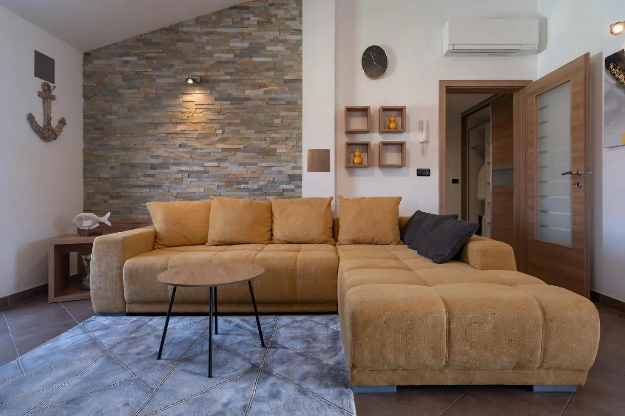 Penthouse Gea Apartment Premantura