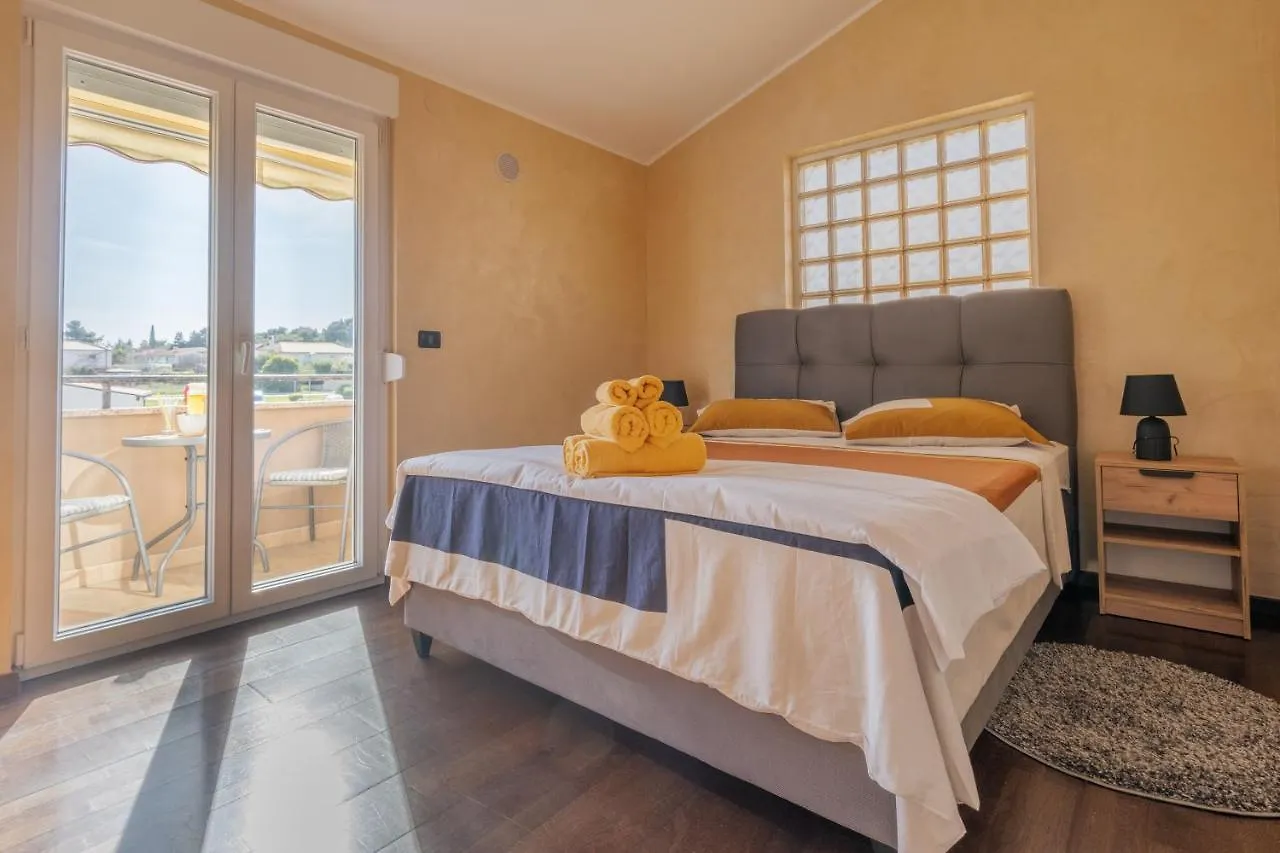 Penthouse Gea Apartment Premantura