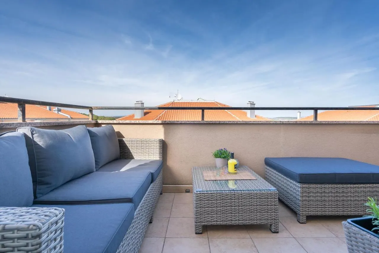 Penthouse Gea Apartment Premantura